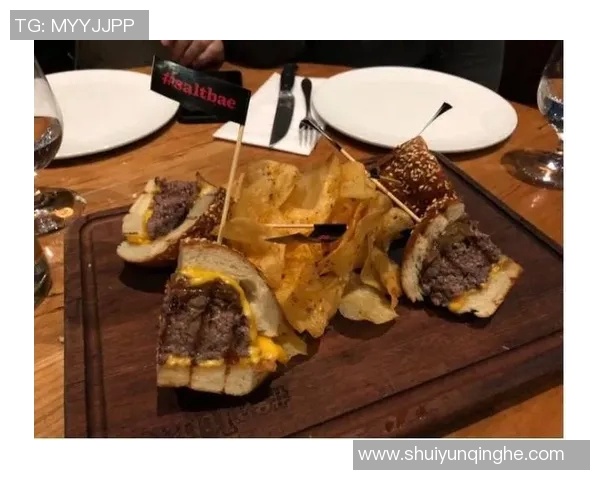 足球明星齐聚撒盐哥饭馆共品美食畅谈足球梦想