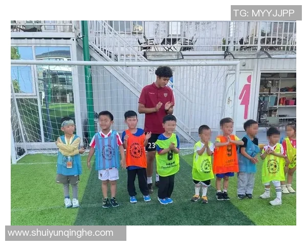 我们班上的足球明星如何在校园中展现才华与团队精神的故事 我们班上的足球明星如何在校园中展现才华与团队精神的故事