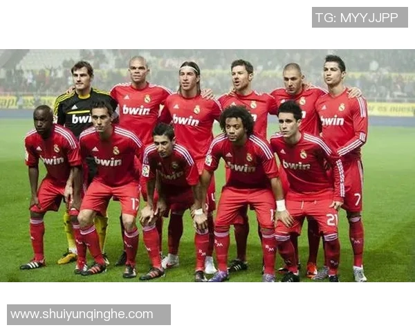 足球明星炫酷图片集锦展现球场风采与个人魅力的视觉盛宴