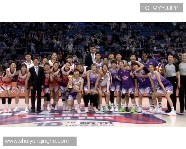 与篮球明星偶遇合影留念的精彩瞬间分享